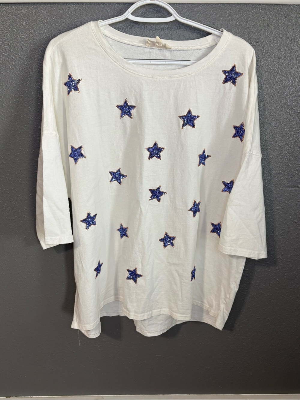 Peach Love California White Star Embellished Top size L (SKU229)